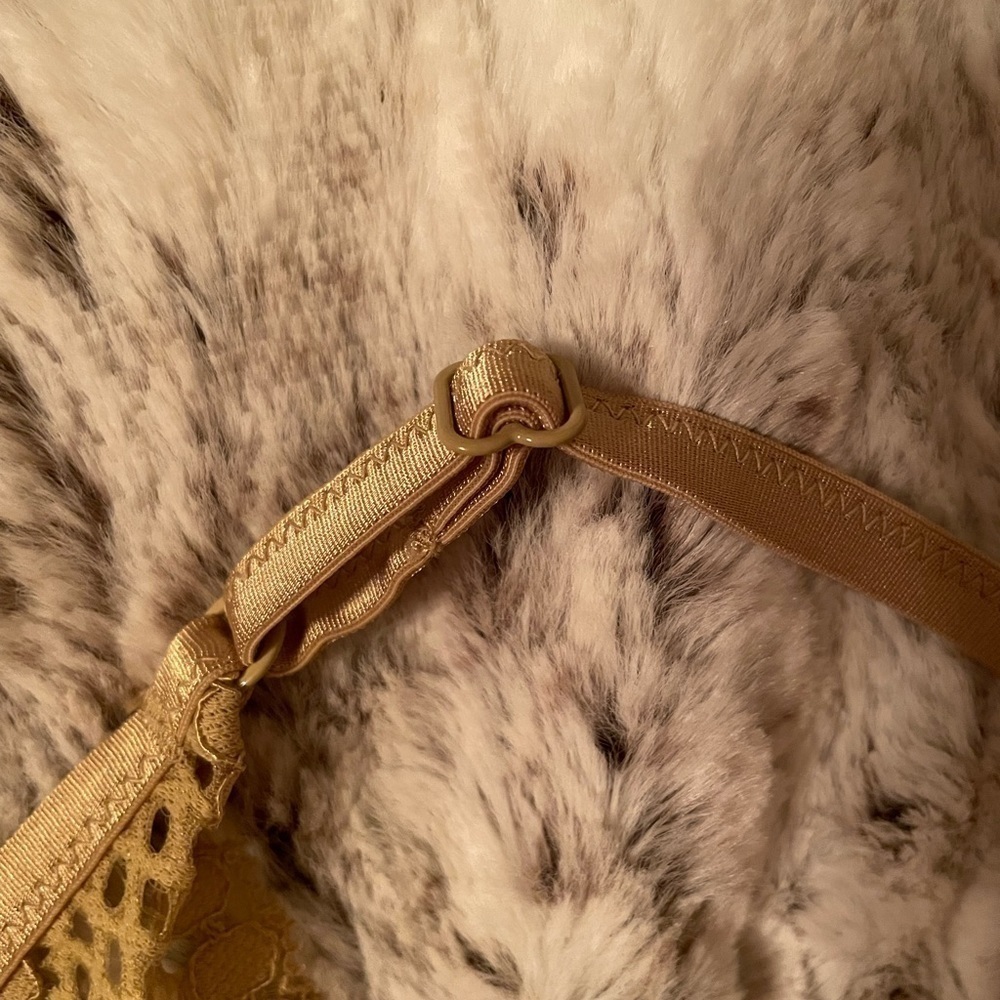 Victoria’s Secret Bralette Scalloped Lace VS Bralette Olive green Bralette 💸 🆕 - Picture 8 of 14